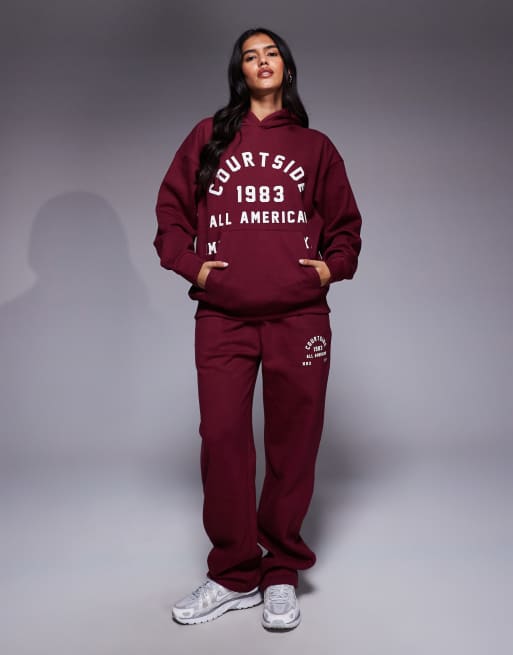 Courtside – Vinröd huvtröja i oversize och dra på-modell med collegetryck, del av set, 2 av 4