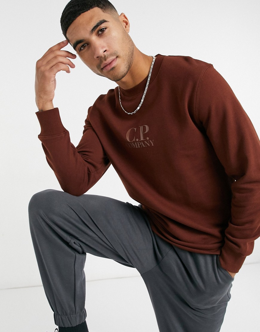 C.P. Company – Vinröd sweatshirt med rund halsringning och logga-Brun