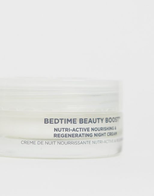 Crema de noche regeneradora y nutritiva Bedtime Beauty Boost de OSKIA, 2 de 4