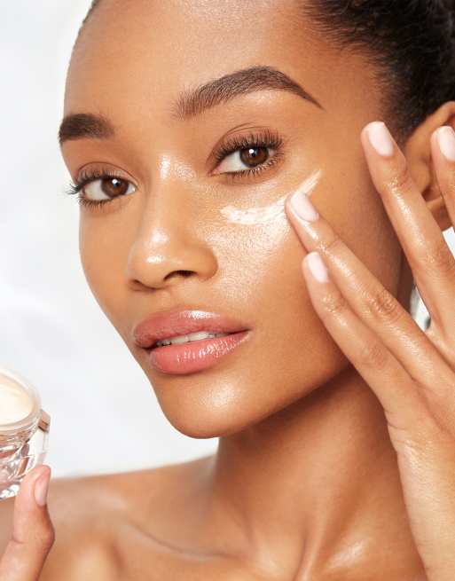 Crema facial Charlotte's Magic Cream de 30 ml de Charlotte Tilbury, 2 de 4