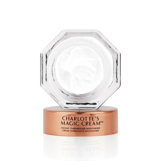 Crema hidratante de tamaño viaje Charlotte's Magic Cream de Charlotte Tilbury, 2 de 3