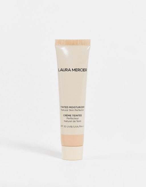 Crema hidratante pequeña con color Natural Skin Perfector de Laura Mercier