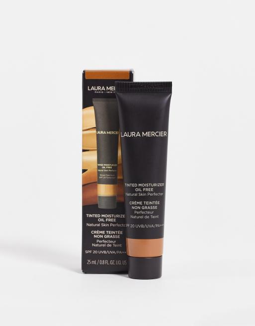 Crema hidratante pequeña con color no grasa Natural Skin Perfector de Laura Mercier