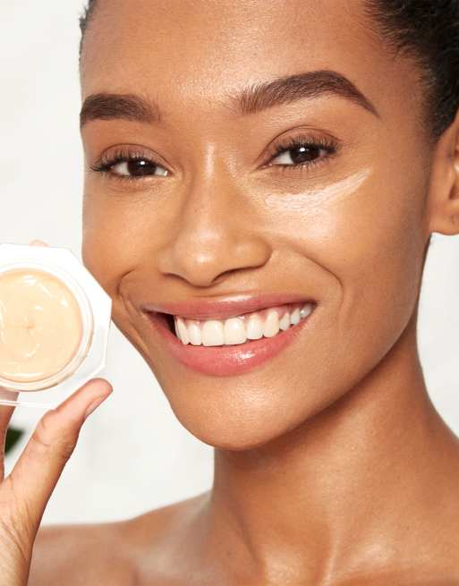 Crema para contorno de ojos rellenable Magic de 15 ml de Charlotte Tilbury, 2 de 4