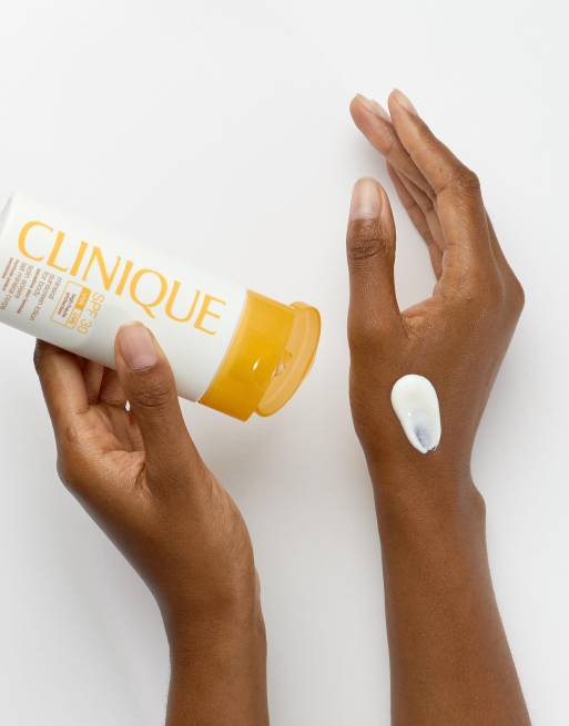Cremas solar fluida para el cuerpo con FPS 30 de 125 ml Mineral de Clinique, 4 de 4