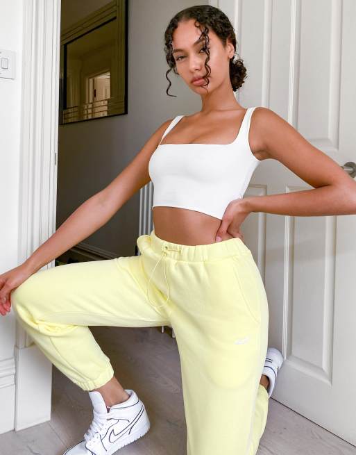 Jogger amarillo best sale