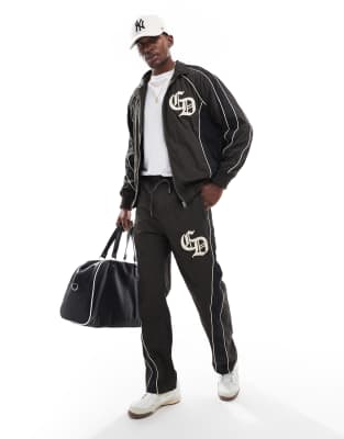 Criminal Damage Panelled training jogger black/chocolate in black/chocolate - view 1