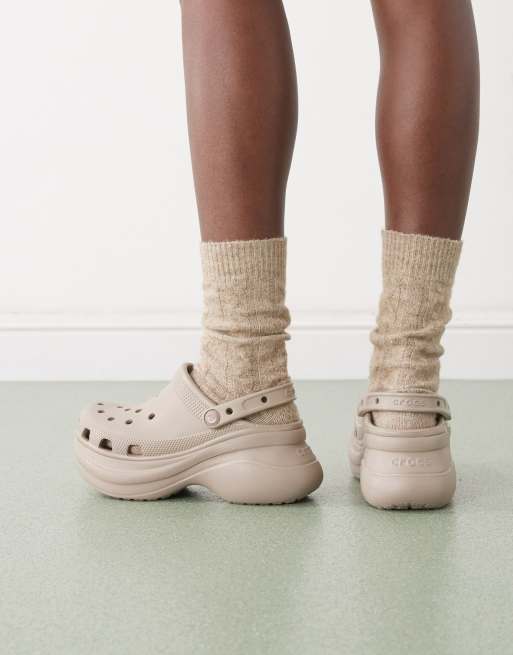 Crocs – Bae – Clogs in Taupe mit Plateausohle, 2 von 4
