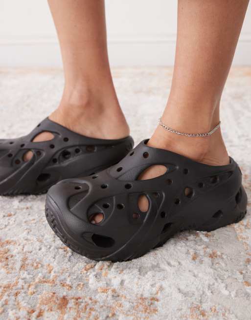 Crocs caged clog in black