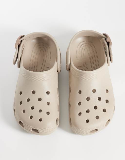 Crocs Classic – Brązowe chodaki z klamrą, 2 z 4