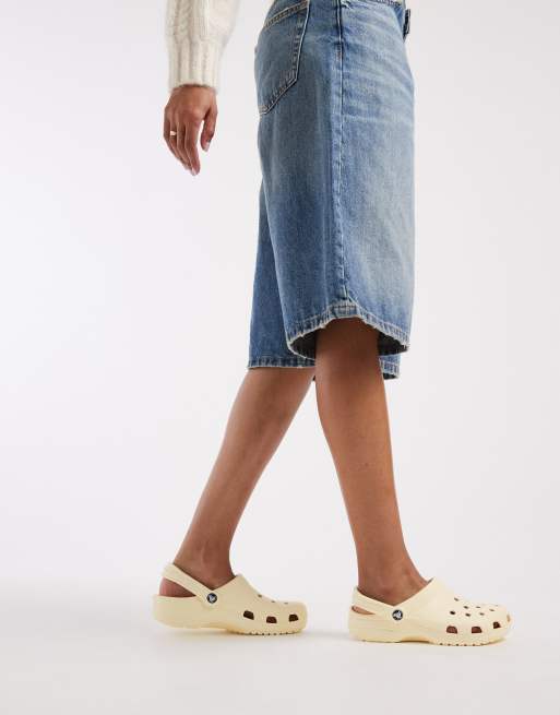 Crocs Classic clog in light yellow, 4 of 4