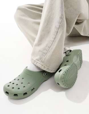 Crocs Classic clog in moss-Green