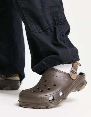 crocs classic brown