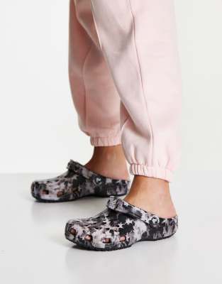 Crocs classic clogs in bleach dye-Black