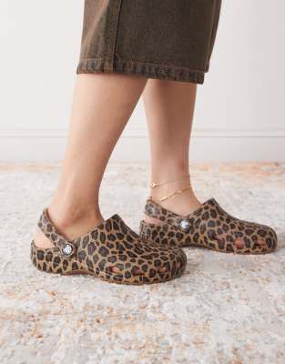Crocs - Classic - Clogs in Braun mit Leopardenmuster-Brown