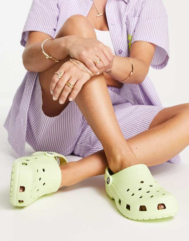 Crocs classic clogs in celery