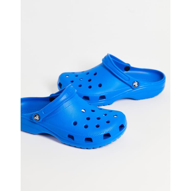 White and blue on sale crocs