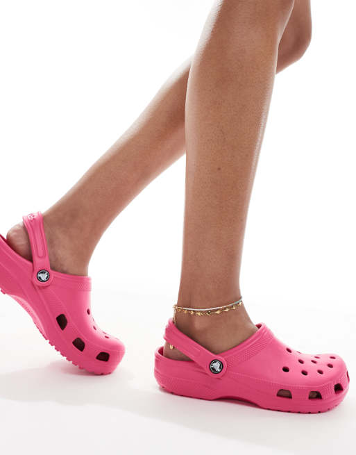 Crocs Classic clogs in dragon fruit, 3 of 4