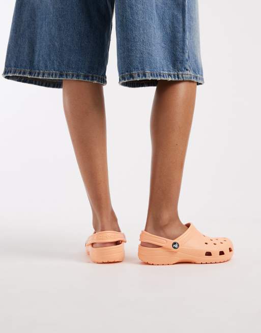 Crocs Classic clogs in electric sunstone, 3 of 4