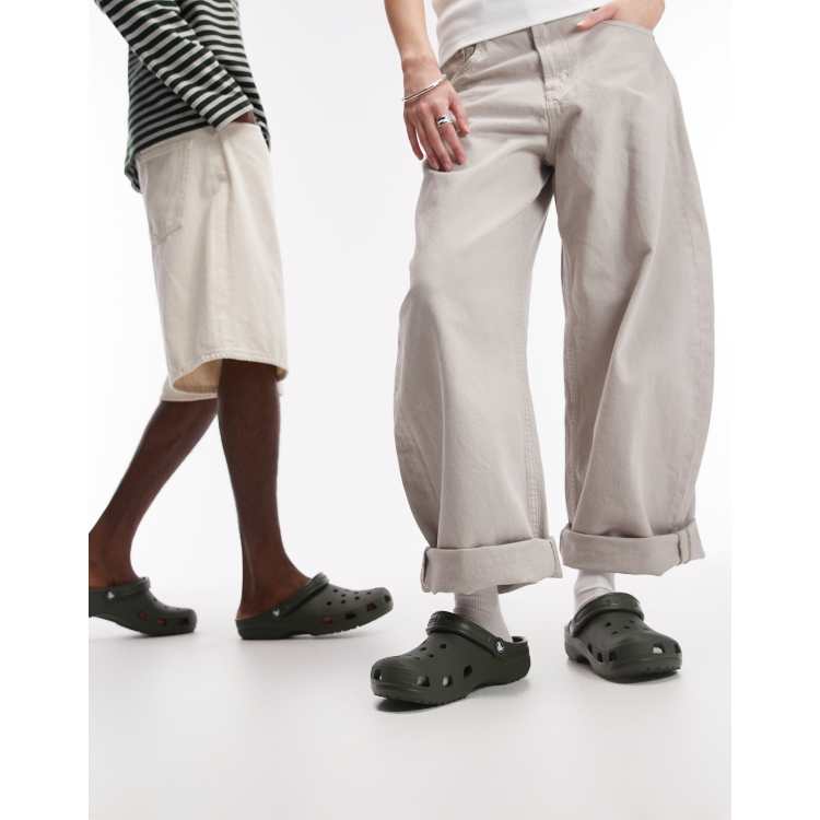 Crocs Classic clogs in field green | ASOS display picture 3