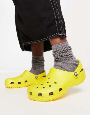 CROCS CLASSIC CLOGS IN LEMON-YELLOW