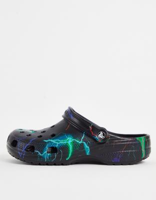Crocs Classic Swirl Tie Dye Clogs In Multi Black In Black