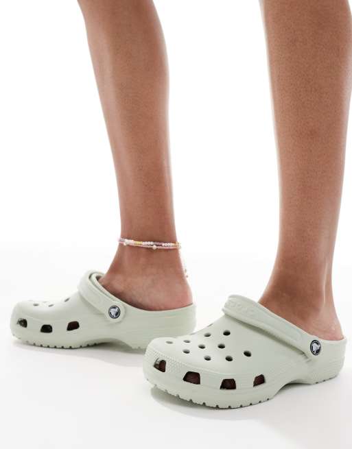 Crocs Classic clogs in pale grey, 3 of 4