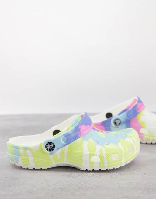 Tie dye best sale crocs with fur