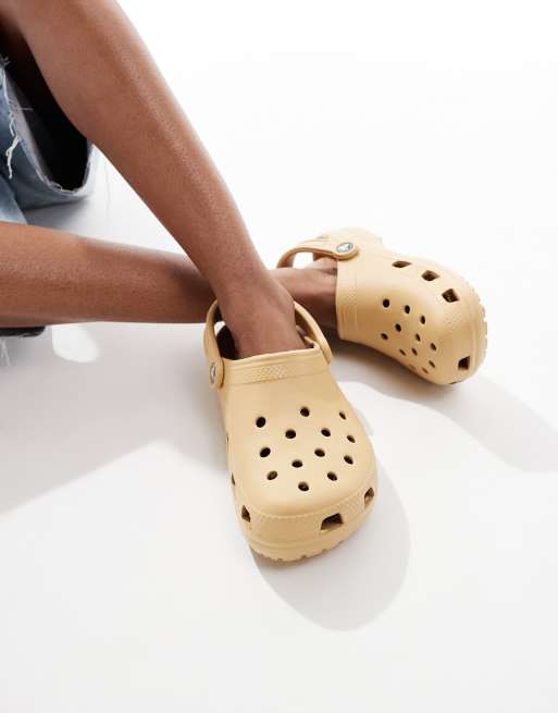 Crocs classic clogs in wheat