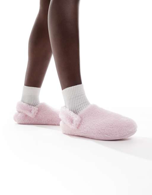 Crocs – Classic – Cozzzy – Fleece-Hausschuhe in Pink Milk
