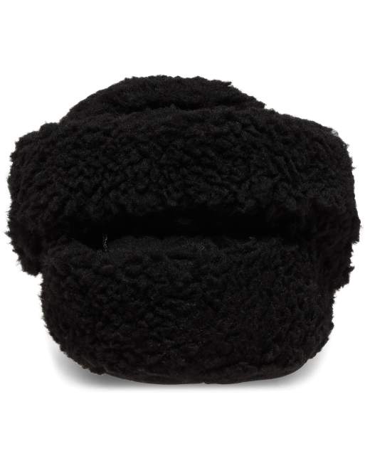 Crocs Classic cozzzy slipper in black, 2 of 4