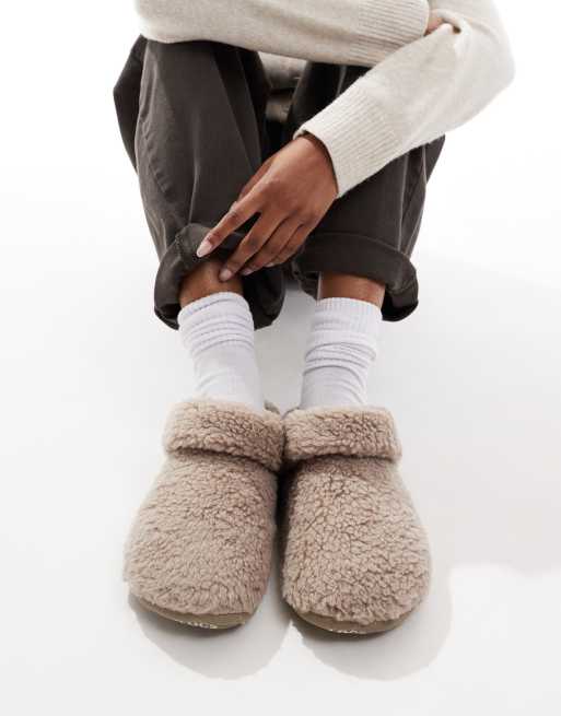 Crocs Classic cozzzy slipper in natural, 2 of 4