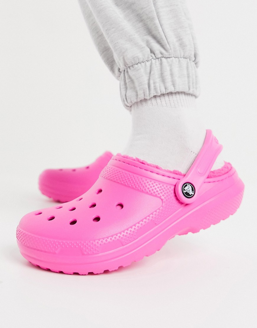 Crocs classic fluff lined clogs in pink