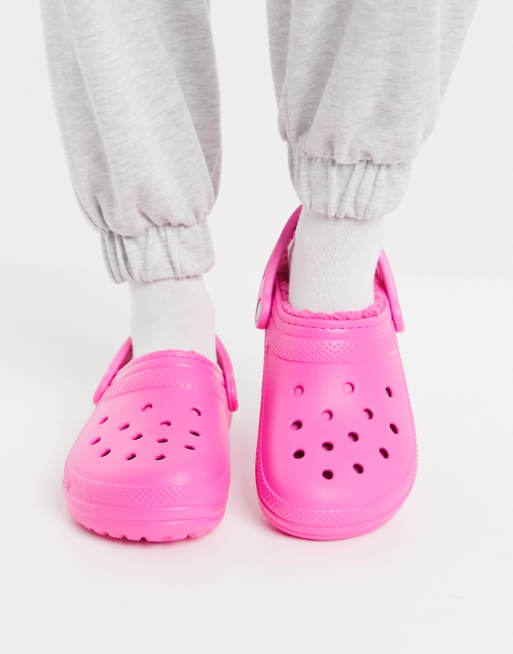 Crocs classic fluffy-lined clogs in pink | ASOS