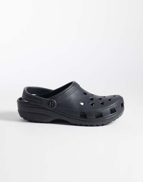 Crocs – Classic Hearts Cut Out – Svarta tofflor - view 1
