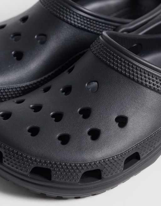 Crocs – Classic Hearts Cut Out – Svarta tofflor, 3 av 4