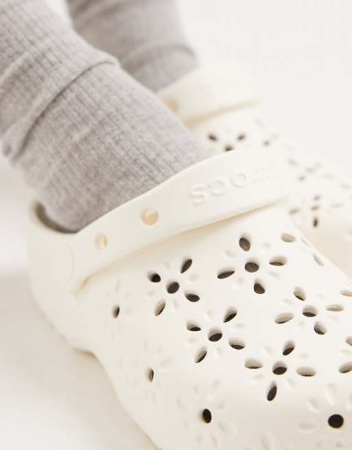 Crocs - Classic - Klompen met uitgesneden bloemen in krijtwit, 2 van 4