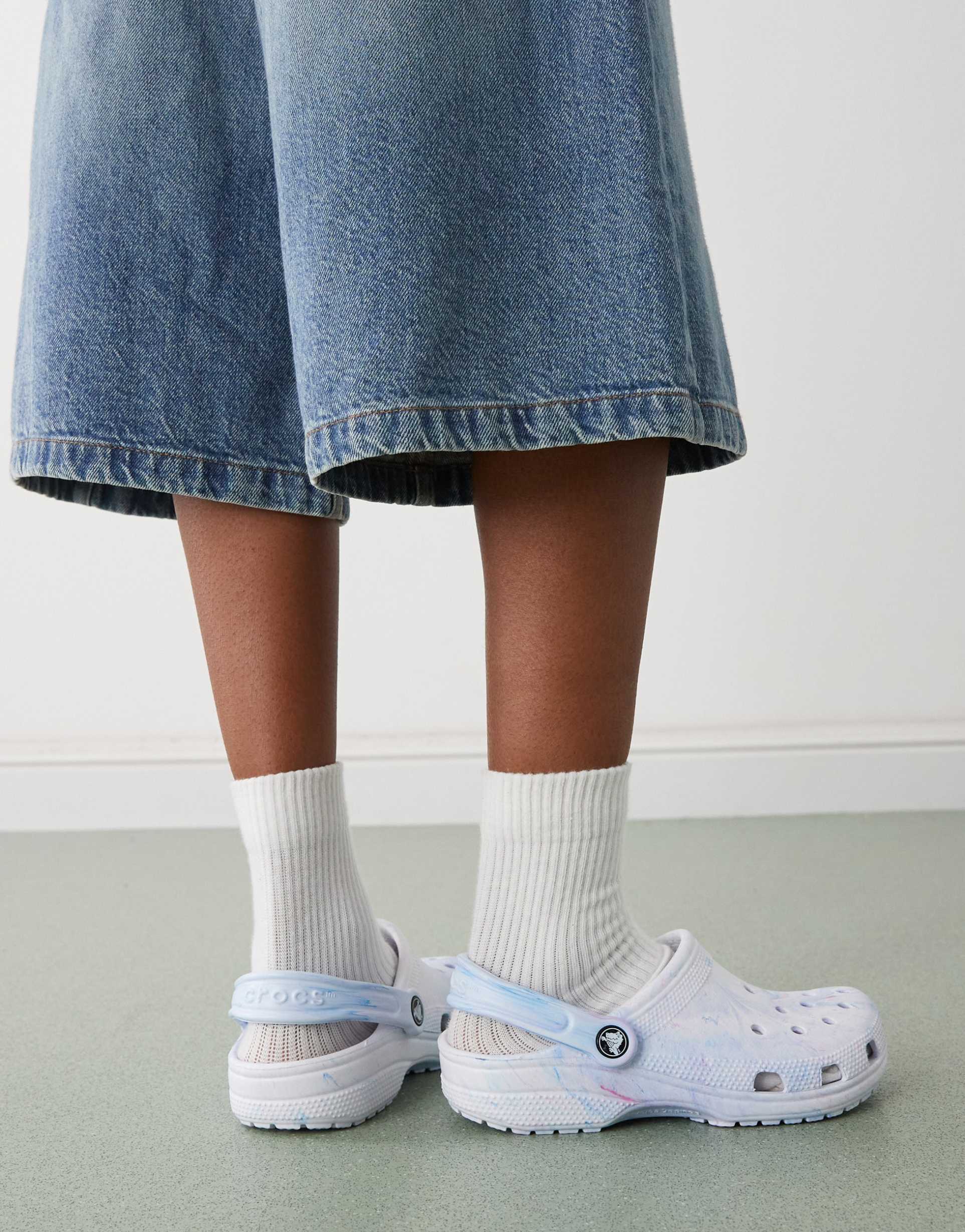 crocs classic marble clogs in blue