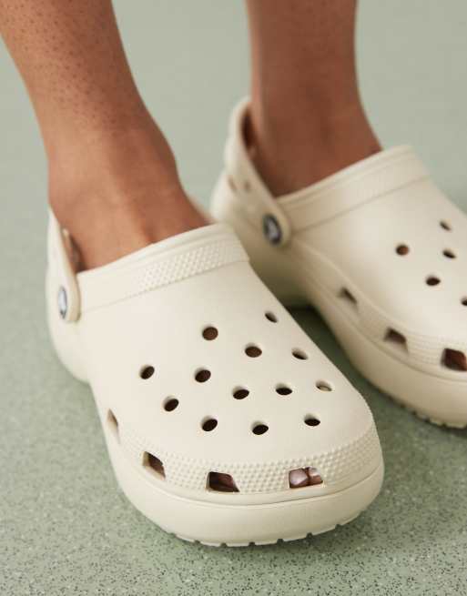 Crocs classic platform clogs in bone, 4 of 4