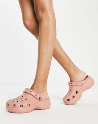 Crocs classic platform clogs in pale blush-Pink