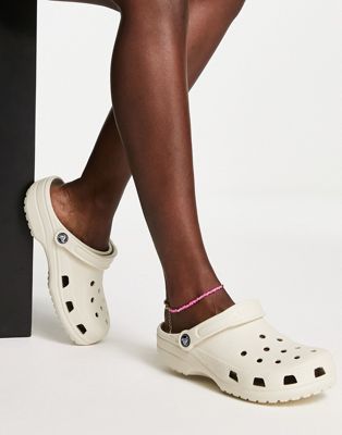Crocs classic shoe in beige | ASOS