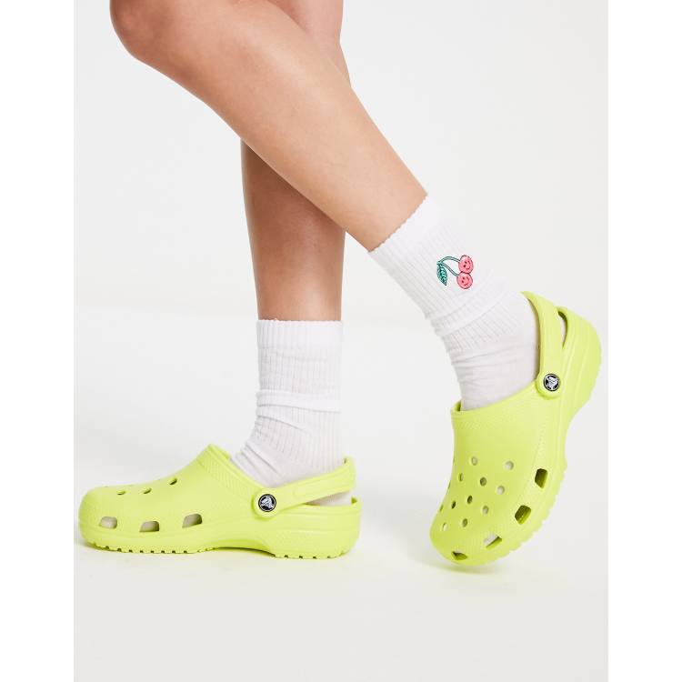 Crocs classic shoe in citrus | ASOS