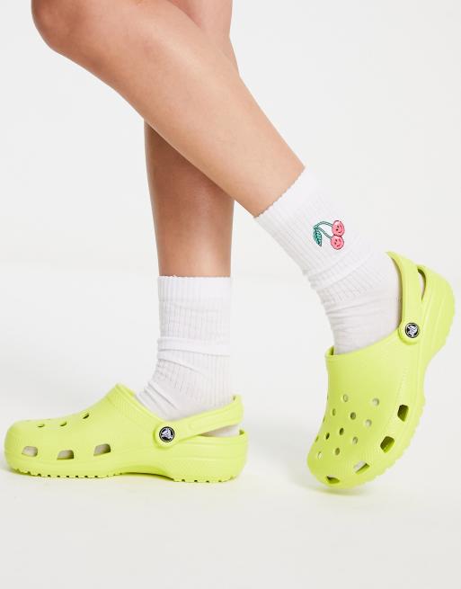 Crocs classic shoe in citrus | ASOS