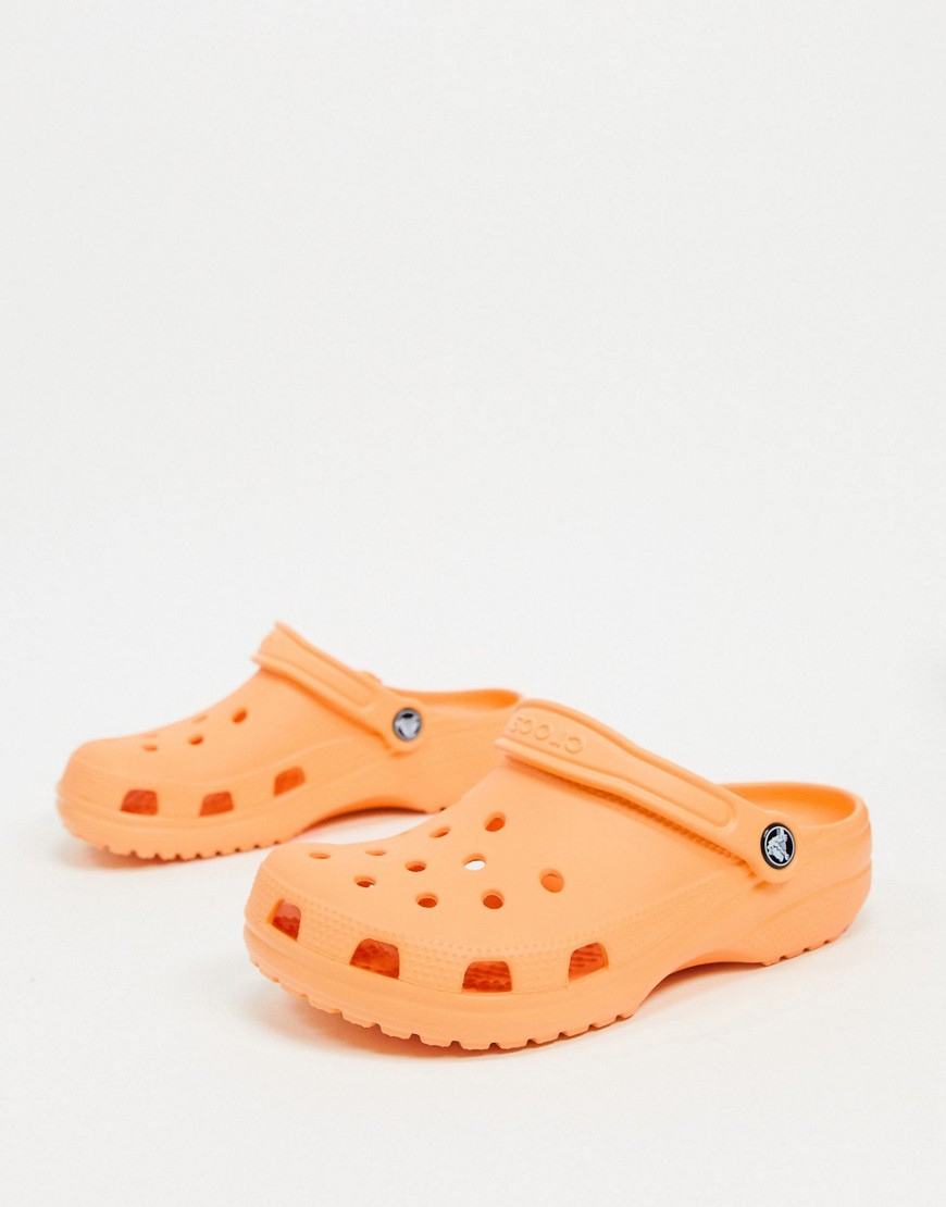 Crocs classic shoe in orange