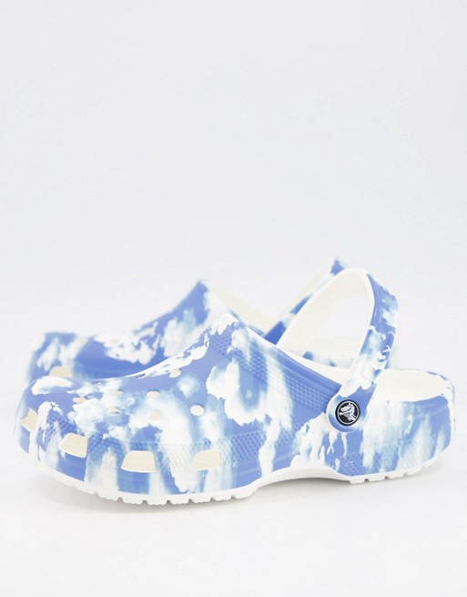 Crocs classic shoes cloud print shoes in blue and white