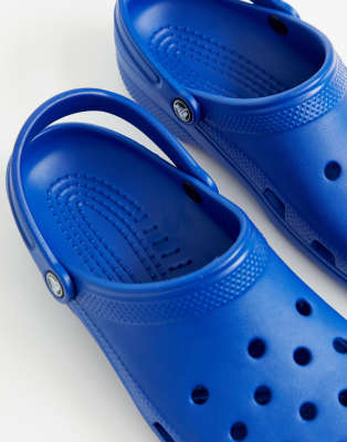 blue crocs shoes