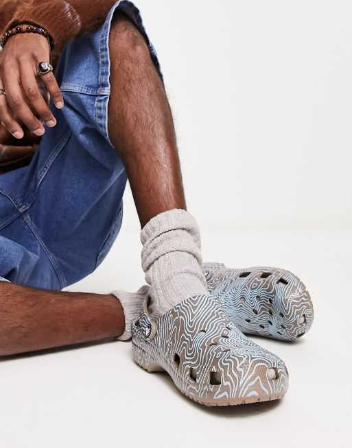 ◆CROCS◆ Public Classic Topographic Clog DNM 23SUCL208263 Crocs classic topographic clogs in beige blue | ASOS