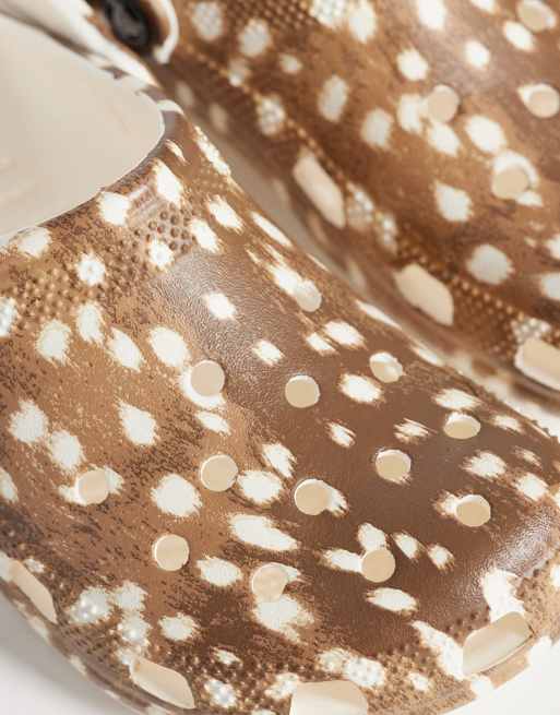 Crocs Classic zoccoli con stampa animalier a cervi, 3 di 4
