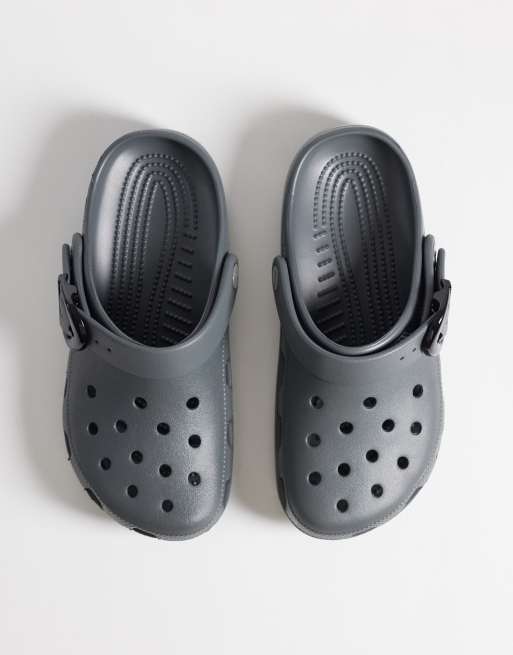 Crocs - Classic - Zoccoli smaltati grigio scuro con fibbia, 2 di 4