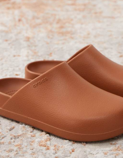 Crocs – Dylan – Ljusbruna tofflor i unisex-modell, 3 av 4